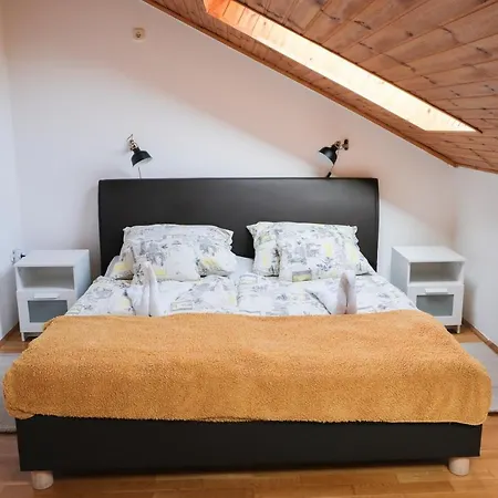 Alexandra Apartment
